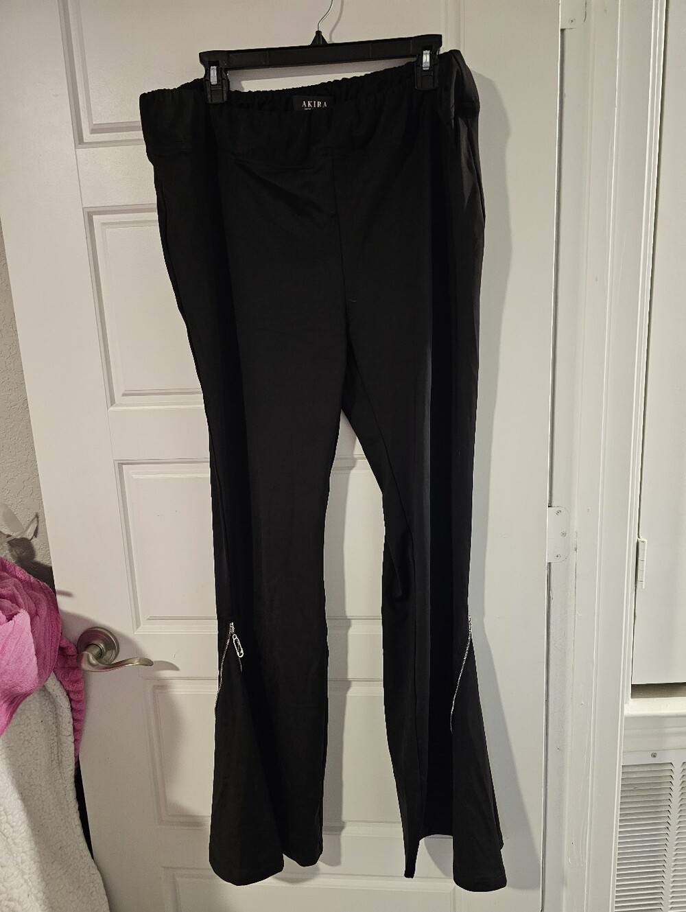 AKIRA Black Zip-Accent Flare Pants Size 1xl